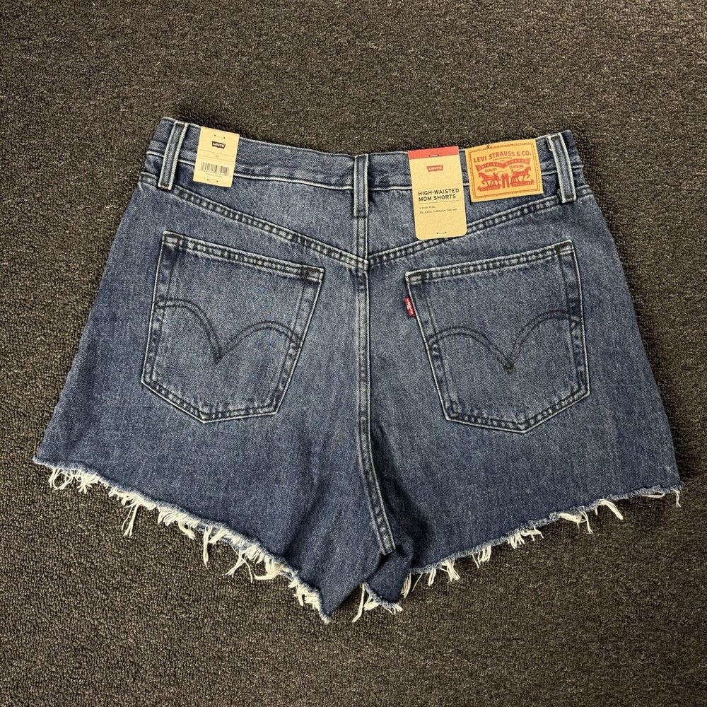 NWT Levi's High-Waisted Mom Shorts Women’s Size 32 Jorts 90’s Raw Hem Med Wash